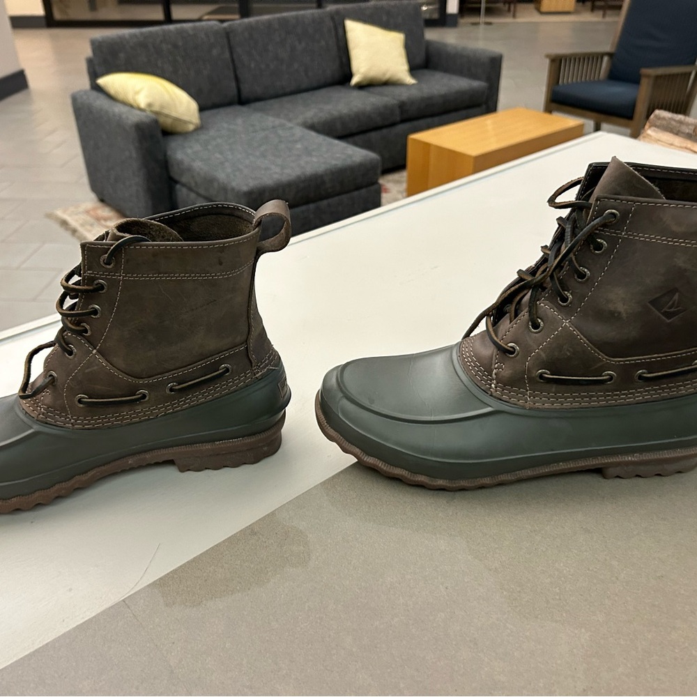 Boots These nice 10M Sperry rain duck boots are to die for! No flaws—men’s